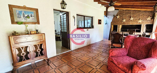 Venta Imponente Casa 6 Ambientes Con Cochera, Jardín Y Pisci