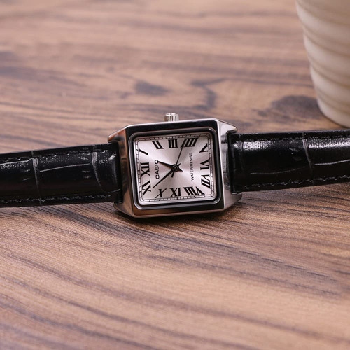 Reloj Casio Ltp-v007l-7b1 G-shock, Correa De Piel Para Mujer