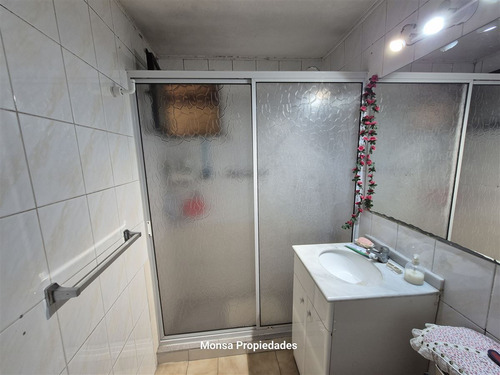 Casa En Venta De 3 Dorm. 1 Baño Con Amplio Patio En Macul