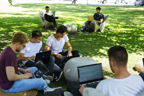 Imagen 10 de 24 de Alquiler / Oficina Coworking En Parque Austral / Bayugar Negocios Inmobiliarios