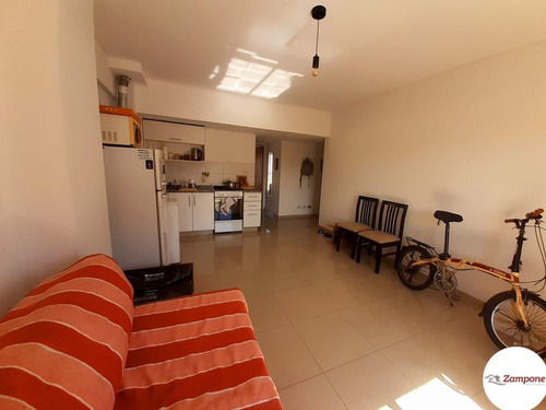 Departamento 2 Ambientes Muy Luminoso Y Ventilado Pleno Centro De Caseros. Oportunidad!!!!
