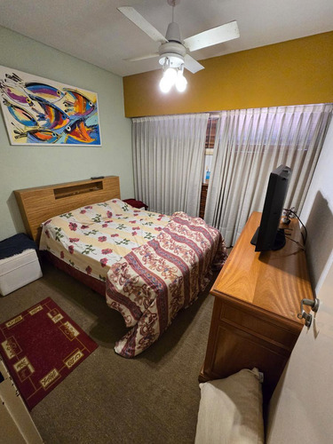 Casa Tipo Chalet De 6 Ambientes Con Jardin, Pileta Y Cochera En Venta. Olivos