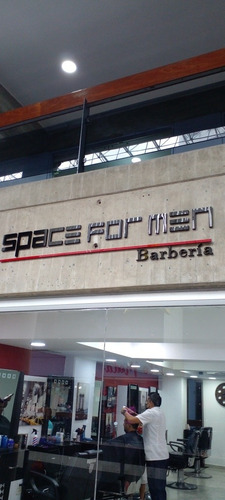 Imagen 1 de 14 de Vendo Fondo De Comercio De Barberia Estetica Masculina 94m2