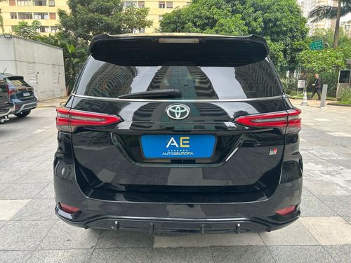 Toyota Hilux SW4 2.8 D-4D TURBO DIESEL GR-S 7L 4X4 AUTOMÁTICO