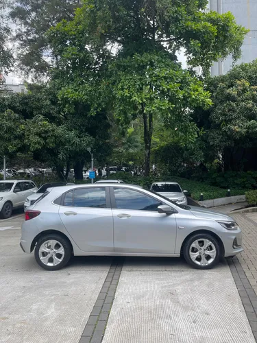 Chevrolet Onix 1.0T Premier Hatch At