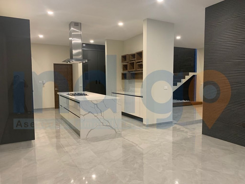 Imagen 13 de 30 de Casa En Venta En Juriquilla En Cumbres Del Lago