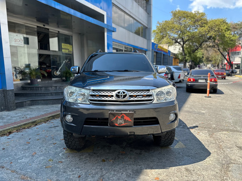 Toyota Fortuner 2010