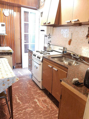 Imagen 3 de 11 de Departamento 3 Amb. Av. Caseros Y Av La Plata Bajas Expensas
