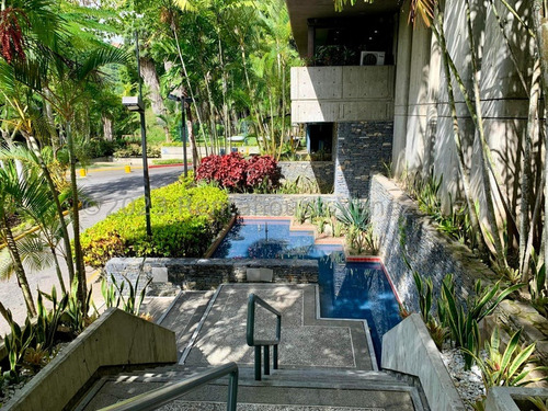 Urb. La Trinidad, Sector Sorocaima, Cerca Centro Médico Docente La Trinidad !! Excelente Apartamento, Con O Sin Muebles, 184 M2, 3 Hab., 3 Baños, 2 Pe. Condominio Tipo Resort. Inmejorable Ubicación !!