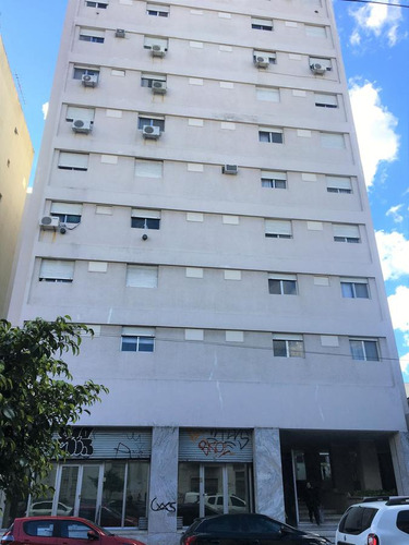 Departamento De Tres Dormitorios Con Cochera - Zona Estudiantes