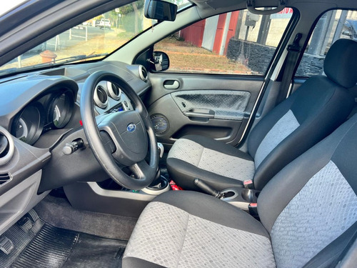 Ford Fiesta 1.6 MPI CLASS HATCH 8V FLEX 4P MANUAL