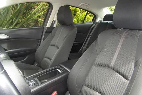 Mazda 3 2.0 Touring MT