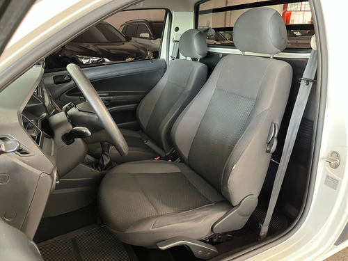 Volkswagen Saveiro 1.6 Robust Cab. Simples Total Flex 2p