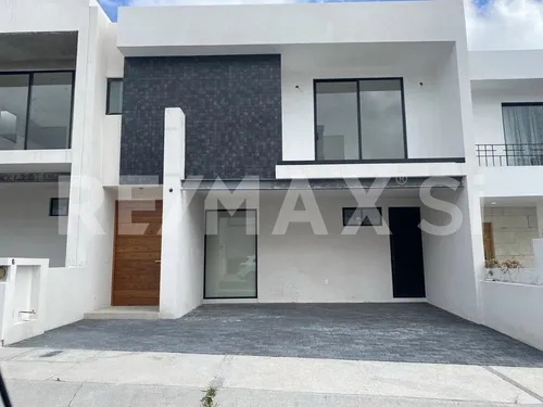 Casa En Renta, Zibata