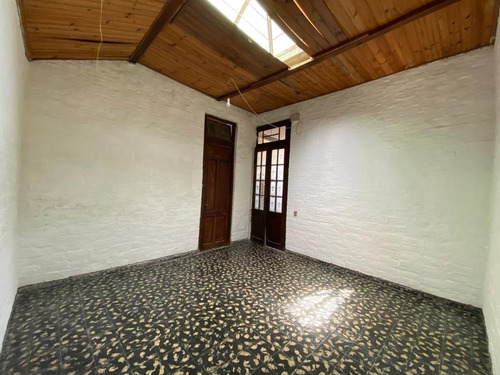 ¡oportunidad! Lega Propiedades Vende En Exclusividad Amplia Casa Con 2 Dormitorios