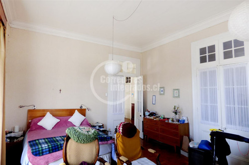 2 Pisos, 7 Dorm. Con Gran Patio En Valparaíso