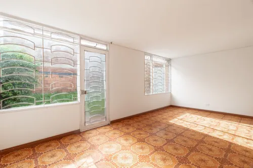 Casa En Venta En La Esmeralda. Cod V15539