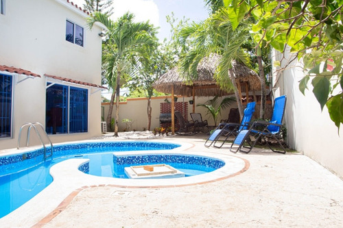 Imagen 15 de 30 de Exquisita Casa En Bávaro Con Piscina Y Amueblada