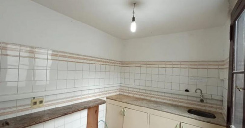Alquiler Casa En Planta Alta Prox A 18 De Julio