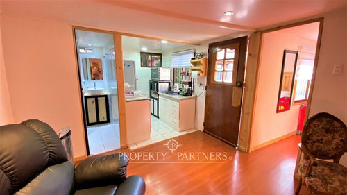 Excelente Vivienda Familiar, Con Departamento Inte...