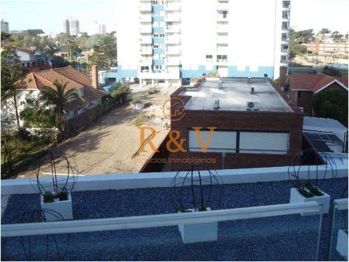 Imagen 22 de 30 de Apartamento En Seasons Tower, Mansa, Punta Del Este, 2 Dormitorios.