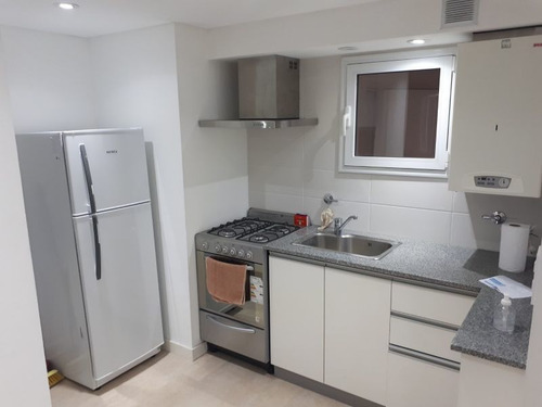Imagen 6 de 17 de Dos Ambientes En Zona Residencial