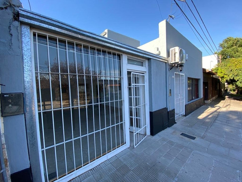 Salon Comercial - Villa Mitre - 200 Mts