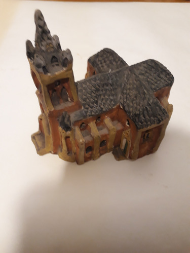 Iglesia De Lujan En Miniatura De Ceramica Terracota (Usado)