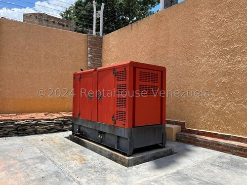 Casa De Campo En Venta En Sector Ojo De Agua El Castaño Remodelada Con Planta Electrica Piscina Y Sistema De Seguridad Kg:25-2941