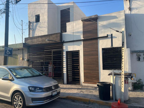 Casa En Venta En Las Puentes Sector 10