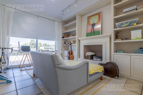 Casa A La Laguna Central Con 3 Dormitorios En Venta En Santa Barbara