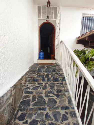 Casa En Venta En Alto Prado De 5 Hab Y 6 Baños.