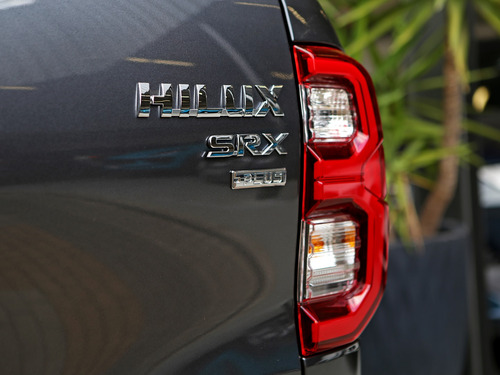 Toyota Hilux 2.8 D-4D TURBO DIESEL CD SRX PLUS 4X4 AUTOMÁTICO