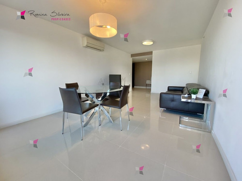 Imagen 2 de 24 de Venta De Apartamento De 2 Dormitorios En Brava En Edificio Icon Brava Punta Del Este