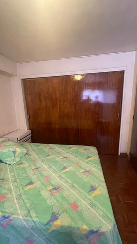 Imagen 6 de 11 de Frente Est. Metro Parque Carabobo 04143184932