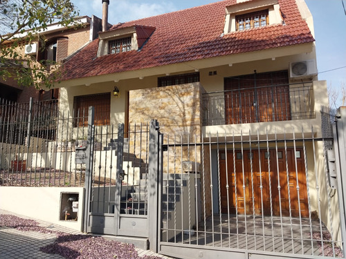 Venta Casa En Barrio Villa Cabrera, Calle Hernando De Retamoso Id: 4239