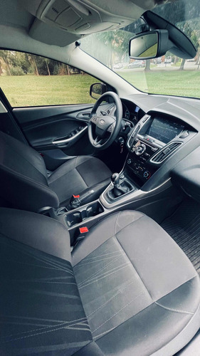 Ford Focus S 1.6 Negro 5 Puertas Con Pantalla Impecable