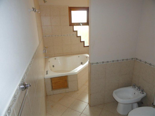 Imagen 10 de 27 de Imponente Casa En Venta En Barrio Altos De Bella Vista
