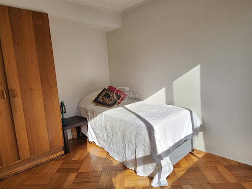 Casa En Venta De 5 Dorm. En Las Condes