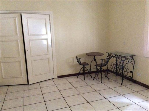 Imagem 4 de 26 de Sobrado Isolado À 20 Metros Do Centro Comercial De São Vicente 30 Metros Da Praia Com Hidromassagem King Size Churrasqueira Confira!!! - Hm1925