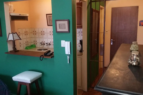 18 De Julio Y Yaguarón, Excelente Ubicación, Wifi, A/c, Para Hasta 4 Personas!