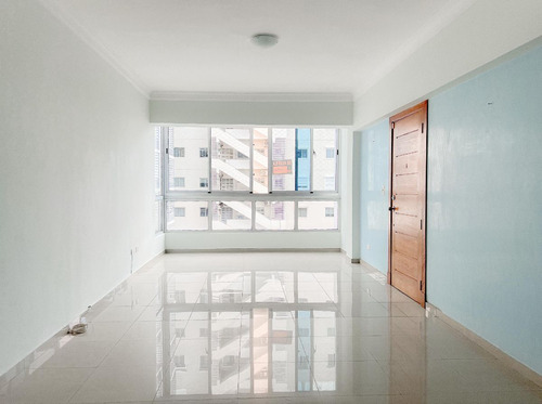 Piantini, Apartamento Con Linea Blanca Iluminado Y Bien Dist
