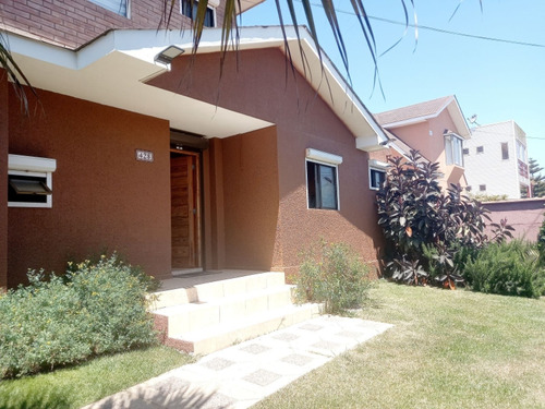 Hermosa Casa En Venta, Algarrobo, $ 250 Millones