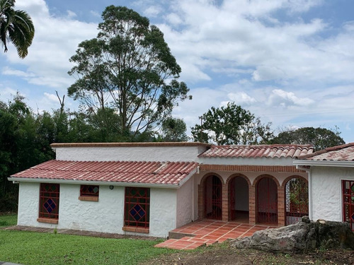 Hermosa - Casa Finca En Sasaima - Negociable - Especial Para Descanso - Familias - Retiros - Total Tranquilidad - En Conexion Con La Naturaleza - Zonas De Sembrado