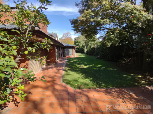 Casa En  Venta -las Lomas De San Isidro.