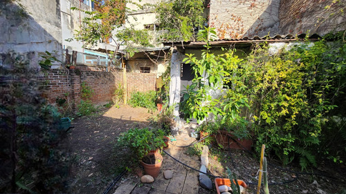 Casa 2 Ambientes Con Cochera Y Jardin