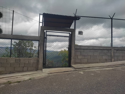Venta De Casa En Urb. Los Haticos El Junquito