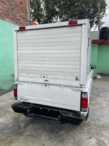 Imagen 13 de 14 de Nissan Np300 2011 2.4 Doble Cabina Típica Mt