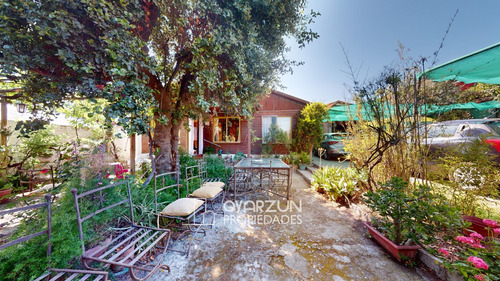 Casa En Venta De 4 Dormitorios Con Gran Terreno De 520 Mts2.