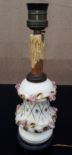 Lámpara Antigua D Mesa O Velador Porcelana Florcitas Y Hojas
